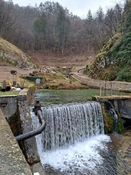 GRADIMO VODARNO IN VODOVOD PO LEVSTIKOVI ULICI 1